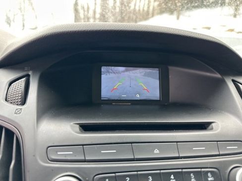 Used 2016 Ford Focus SE w/ SE Sport Package image 19