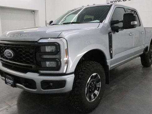 Used 2024 Ford F250 Lariat w/ Tremor Off-Road Package image 7