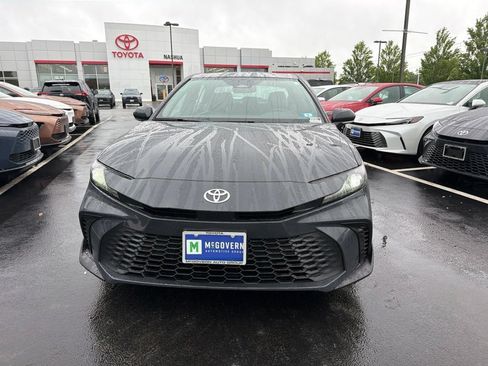 Used 2025 Toyota Camry SE w/ Convenience Package FWD image 2