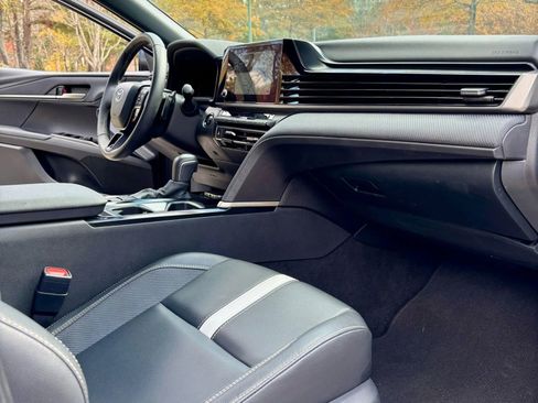 Used 2025 Toyota Camry SE image 10