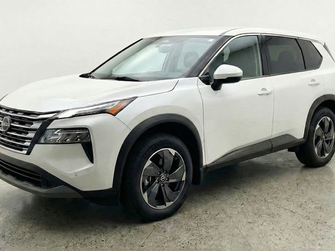 Used 2025 Nissan Rogue SV image 3