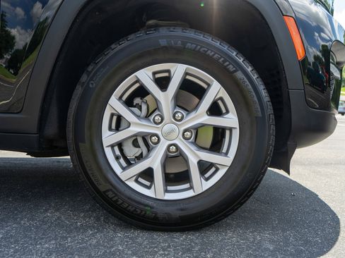 Used 2022 Jeep Grand Cherokee Limited AWD/4WD image 11