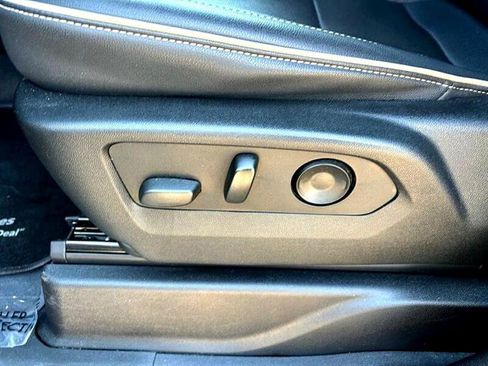 Used 2022 GMC Yukon SLT w/ SLT Luxury Package image 22