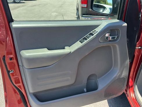 Used 2015 Nissan Frontier SV w/ SV Value Truck Package RWD image 27