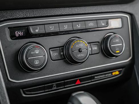 Used 2020 Volkswagen Atlas Cross Sport SE w/ Panoramic Sunroof Package image 23