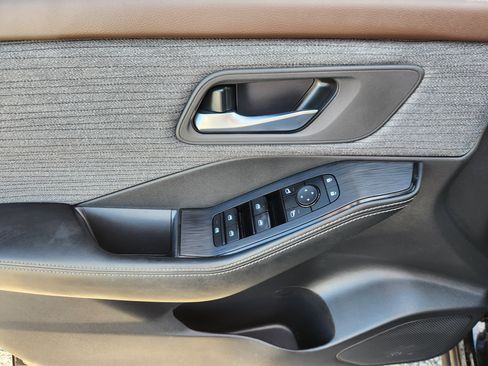 Certified 2023 Nissan Rogue SV image 16