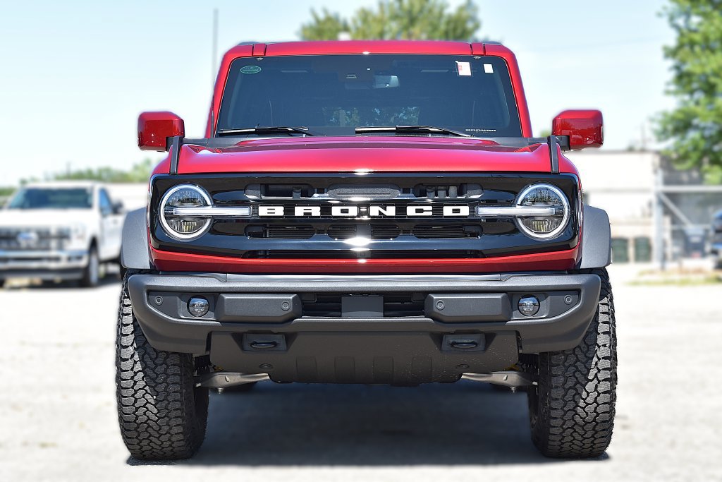 New 2026 Ford Bronco Outer Banks w/ Sasquatch Package AWD/4WD image 2