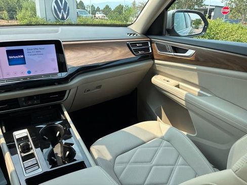 Used 2024 Volkswagen Atlas SE w/ Panoramic Sunroof Package AWD/4WD image 19