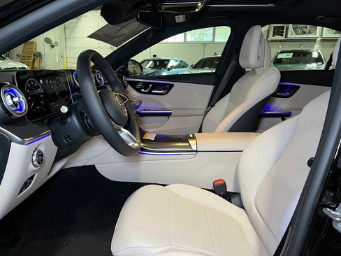 Used 2025 Mercedes-Benz C 300 4MATIC Sedan image 19