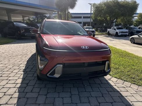 Used 2025 Hyundai Kona SEL FWD image 17