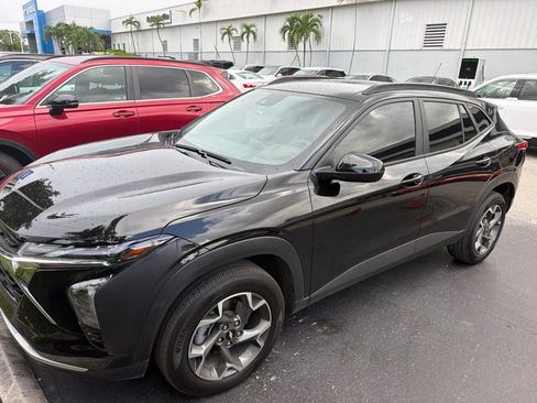 Used 2026 Chevrolet Trax LT FWD image 3