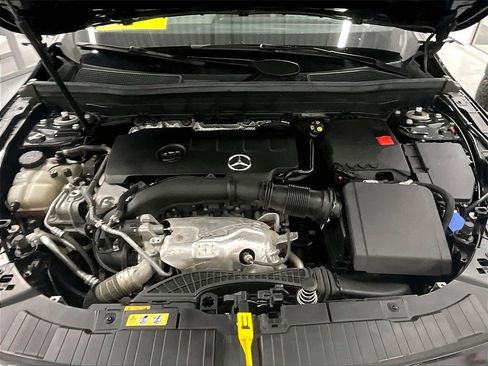 Used 2022 Mercedes-Benz GLB 250 4MATIC image 28