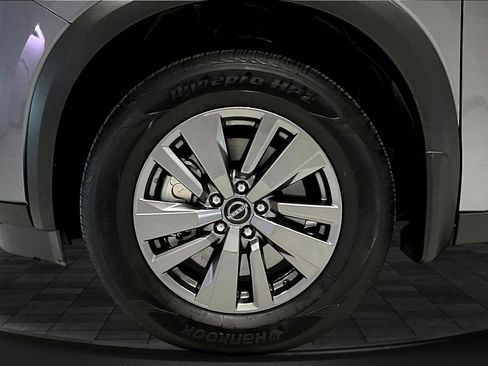 Used 2025 Nissan Pathfinder S image 32