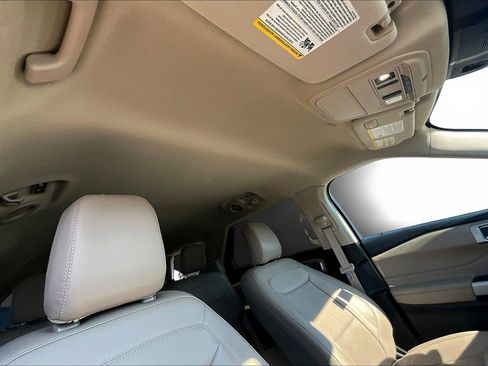 Used 2023 Ford Explorer Limited image 30