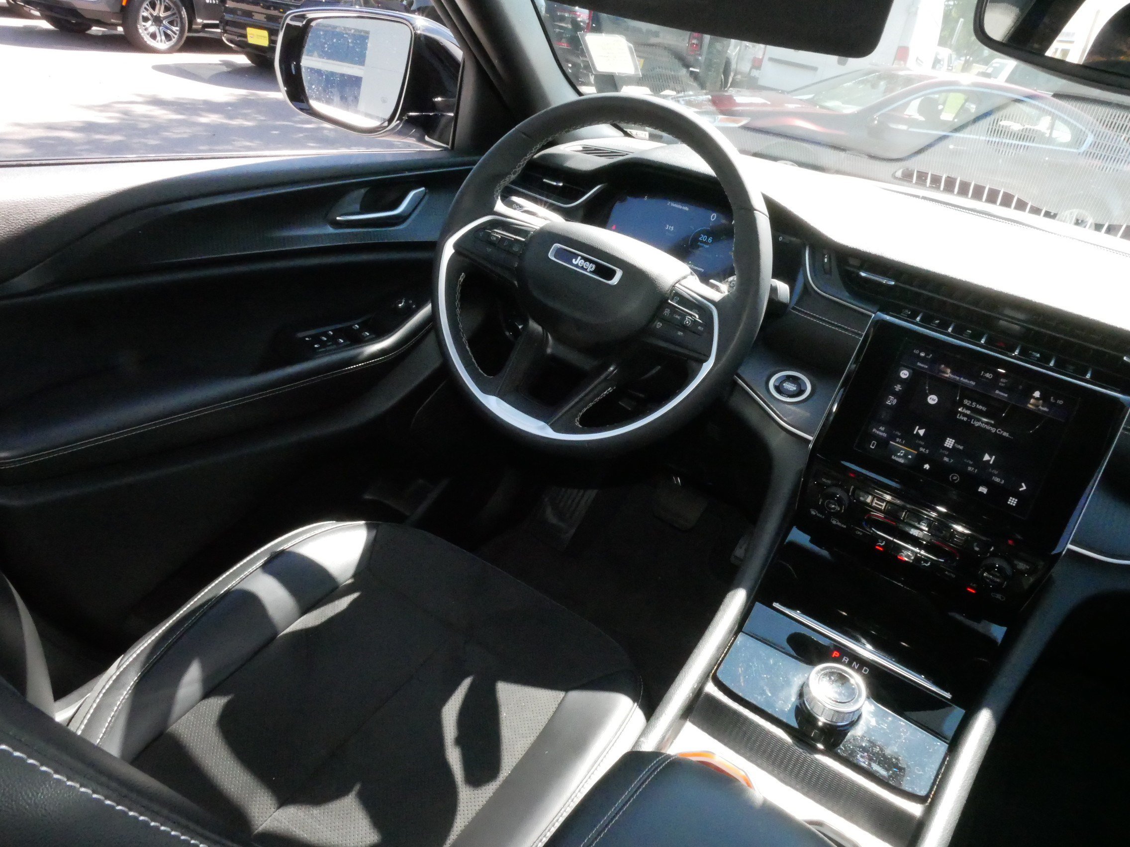 Used 2023 Jeep Grand Cherokee Altitude AWD/4WD image 9