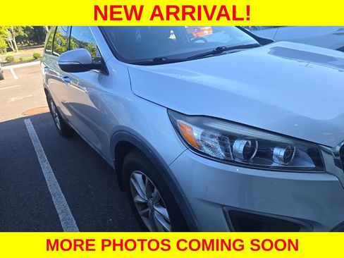 Used 2016 Kia Sorento LX w/ LX Convenience Package AWD/4WD image 4