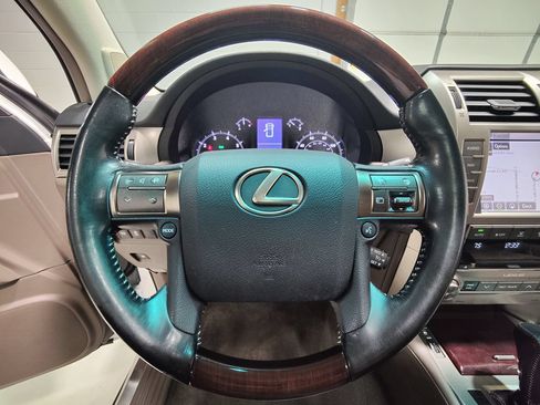 Used 2016 Lexus GX 460 w/ Premium Package AWD/4WD image 29