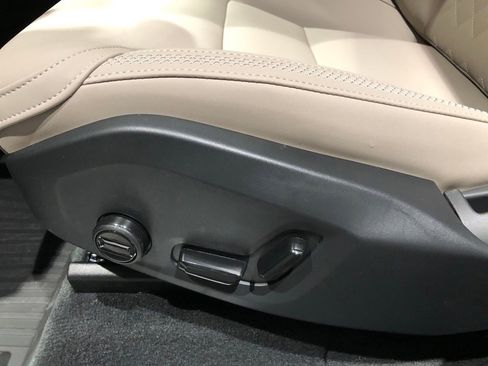 New 2026 Volvo XC90 B6 Plus w/ Protection Package Premier image 12