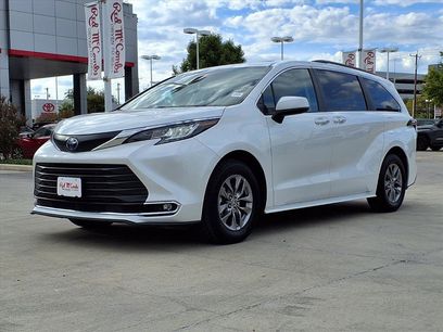 Used 2023 Toyota Sienna XLE