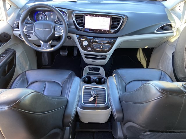 Used 2023 Chrysler Pacifica Touring-L FWD image 49