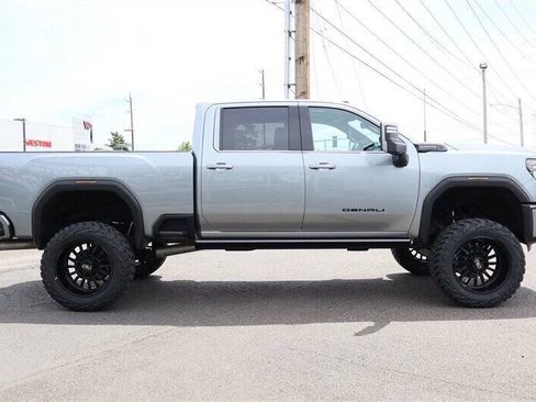 Used 2024 GMC Sierra 2500 Denali Ultimate AWD/4WD image 7