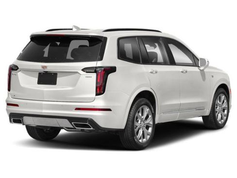 Used 2022 Cadillac XT6 Sport w/ Technology Package AWD/4WD image 2