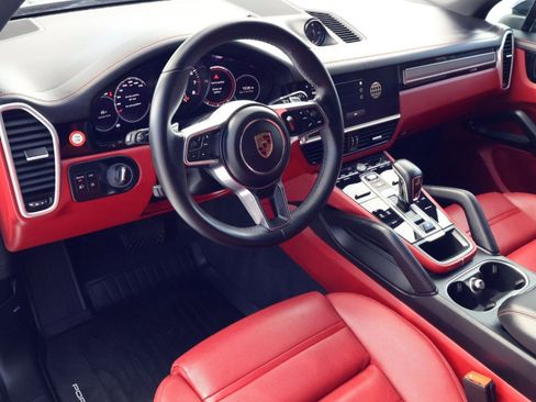 Certified 2023 Porsche Cayenne Platinum Edition w/ Premium Package Plus AWD/4WD image 4
