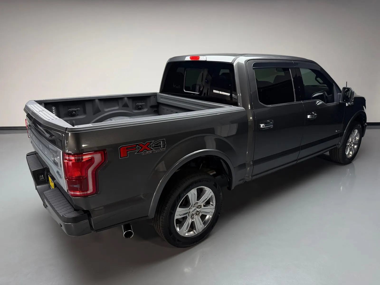 Used 2015 Ford F150 Platinum w/ Equipment Group 701A Luxury AWD/4WD image 39