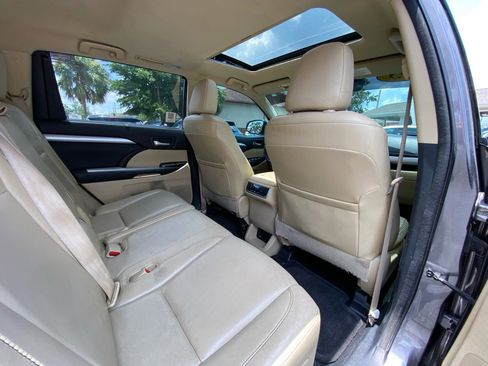 Used 2015 Toyota Highlander XLE image 40