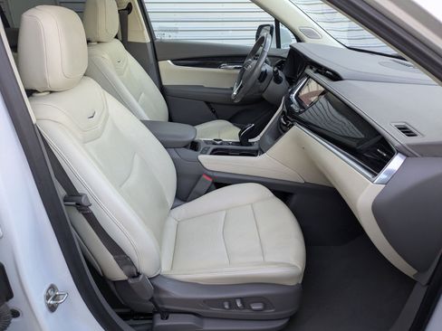 Used 2023 Cadillac XT6 Premium Luxury image 33