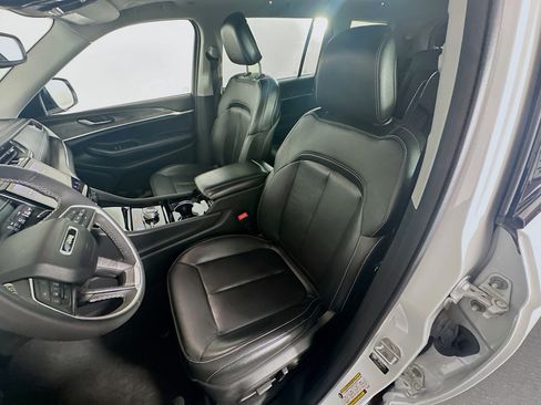 Used 2023 Jeep Grand Cherokee L Limited w/ Black Appearance Package AWD/4WD image 13