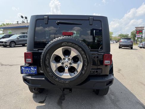 Used 2018 Jeep Wrangler Unlimited Sahara w/ Dual Top Group AWD/4WD image 6