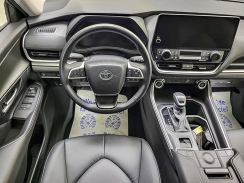 Certified 2025 Toyota Grand Highlander AWD image 13