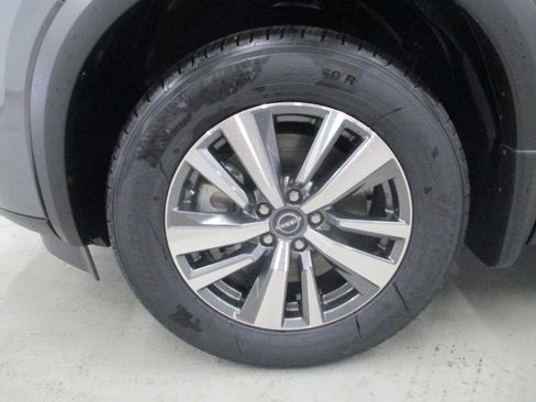 New 2025 Nissan Pathfinder SL image 12