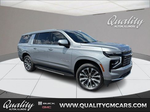 Used 2025 Chevrolet Suburban High Country w/ Sun And Tow Package AWD/4WD image 1