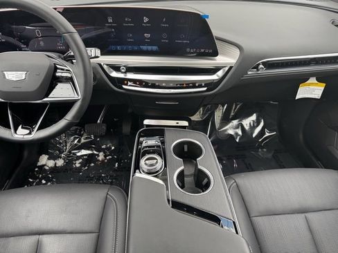 New 2025 Cadillac Lyriq Luxury image 2