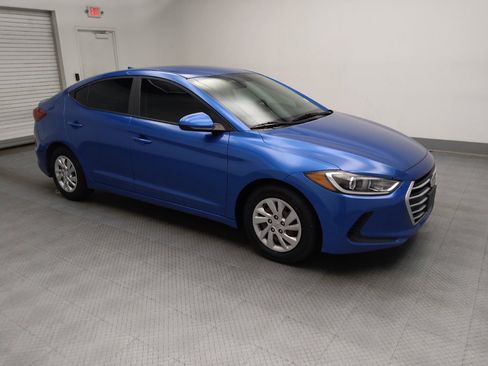 Used 2017 Hyundai Elantra SE image 11