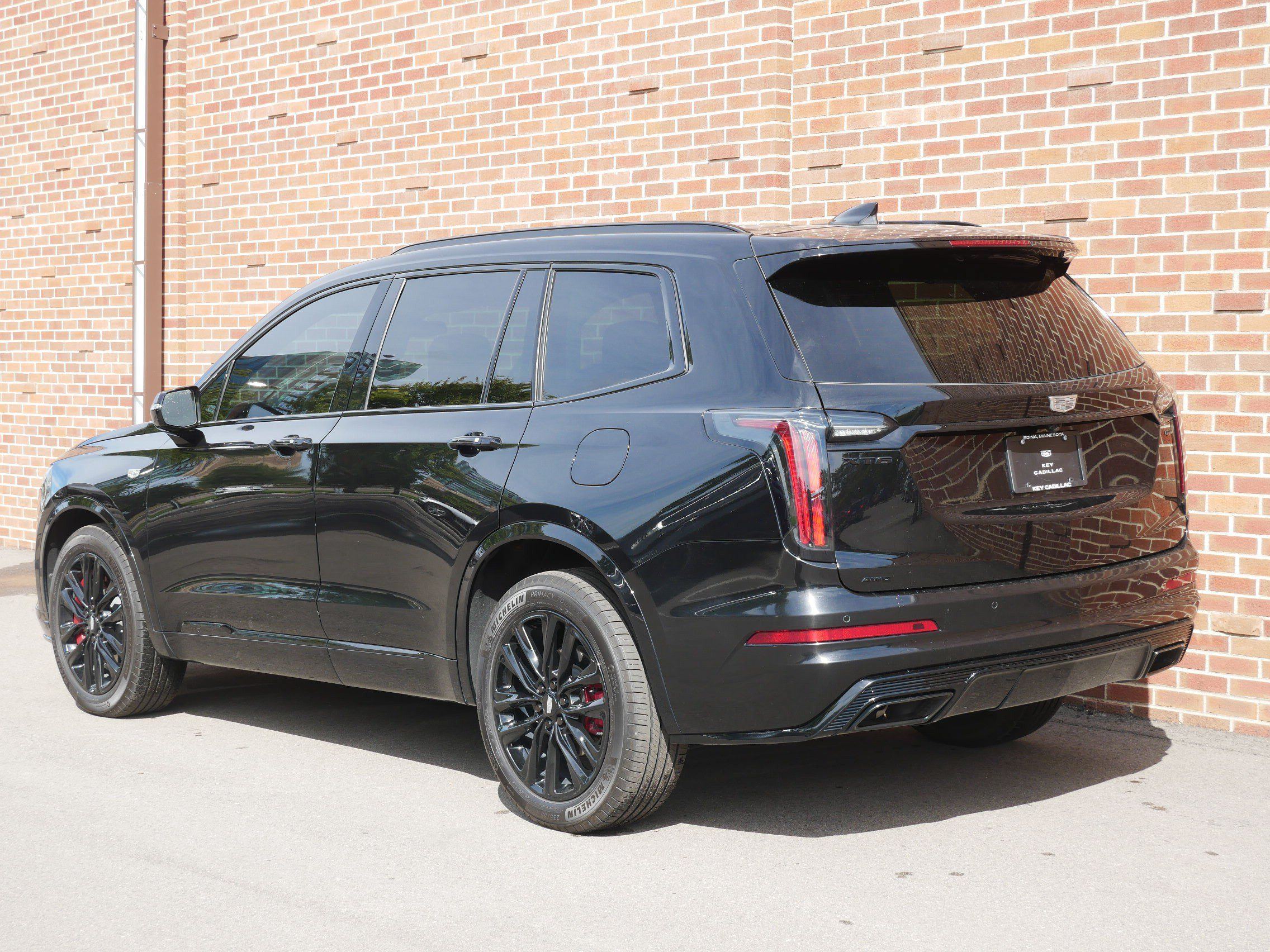 Used 2024 Cadillac XT6 Sport w/ LPO, ONYX Package AWD/4WD image 3