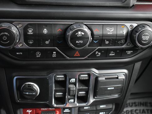 Used 2021 Jeep Wrangler Unlimited Rubicon w/ Dual Top Group image 26