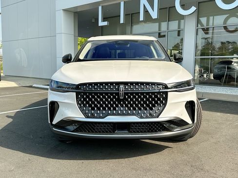 Used 2026 Lincoln Nautilus Premier w/ Equipment Group 102A image 5