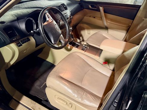 Used 2012 Toyota Highlander SE image 11