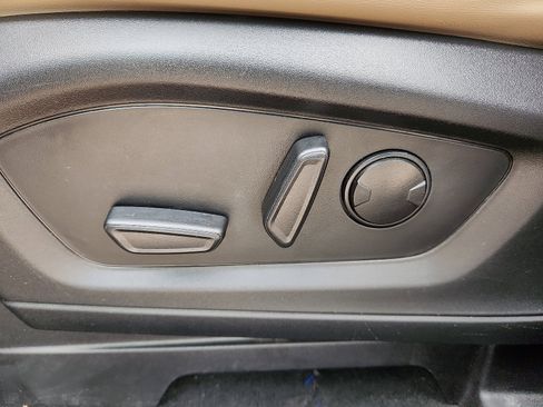 Used 2022 Ford Explorer XLT w/ Equipment Group 202A image 12