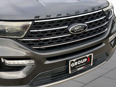 Used 2020 Ford Explorer XLT w/ Equipment Group 202A AWD/4WD image 29