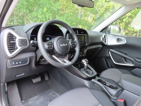 New 2025 Kia Soul LX image 15