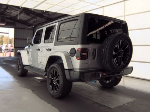 Used 2023 Jeep Wrangler Unlimited Sahara w/ Cold Weather Group AWD/4WD image 4
