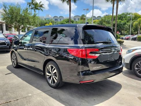 Used 2024 Honda Odyssey Touring image 3