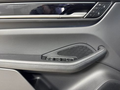 Certified 2025 Porsche Macan 4 Electric AWD/4WD image 12