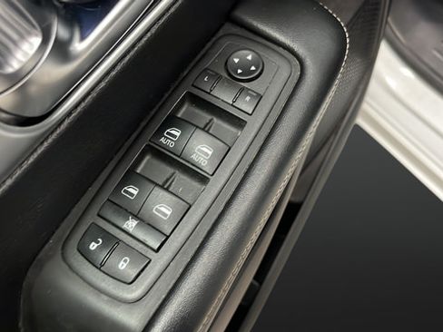 Used 2022 Chrysler Pacifica Touring-L w/ S Appearance Package AWD/4WD image 22