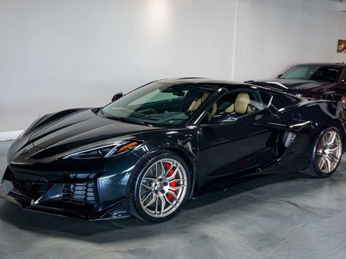 Used 2024 Chevrolet Corvette Z06 w/ Z07 Performance Package RWD image 5