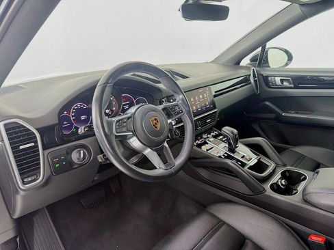Certified 2023 Porsche Cayenne Coupe AWD/4WD image 4